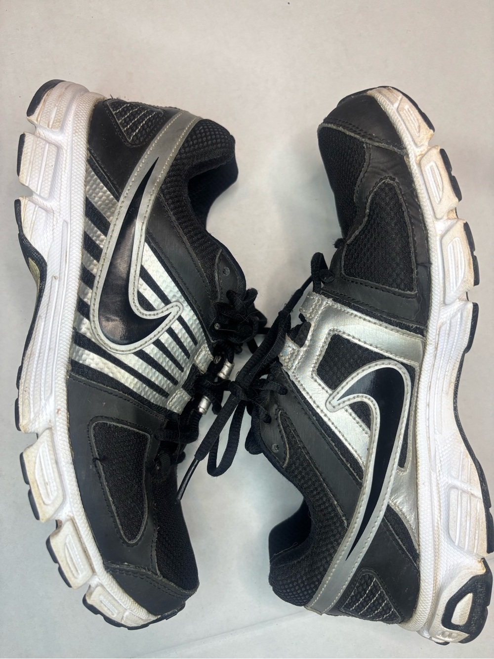 Nike Downshifter 5 Men's Running Shoes in Black and Silver 8